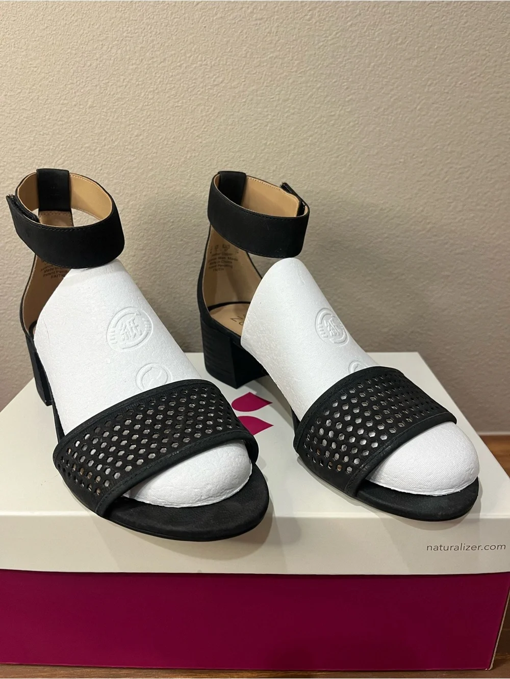 Naturalizer Sandals Womens 7M Faith Block Heels Ankle Strappy Black Leather